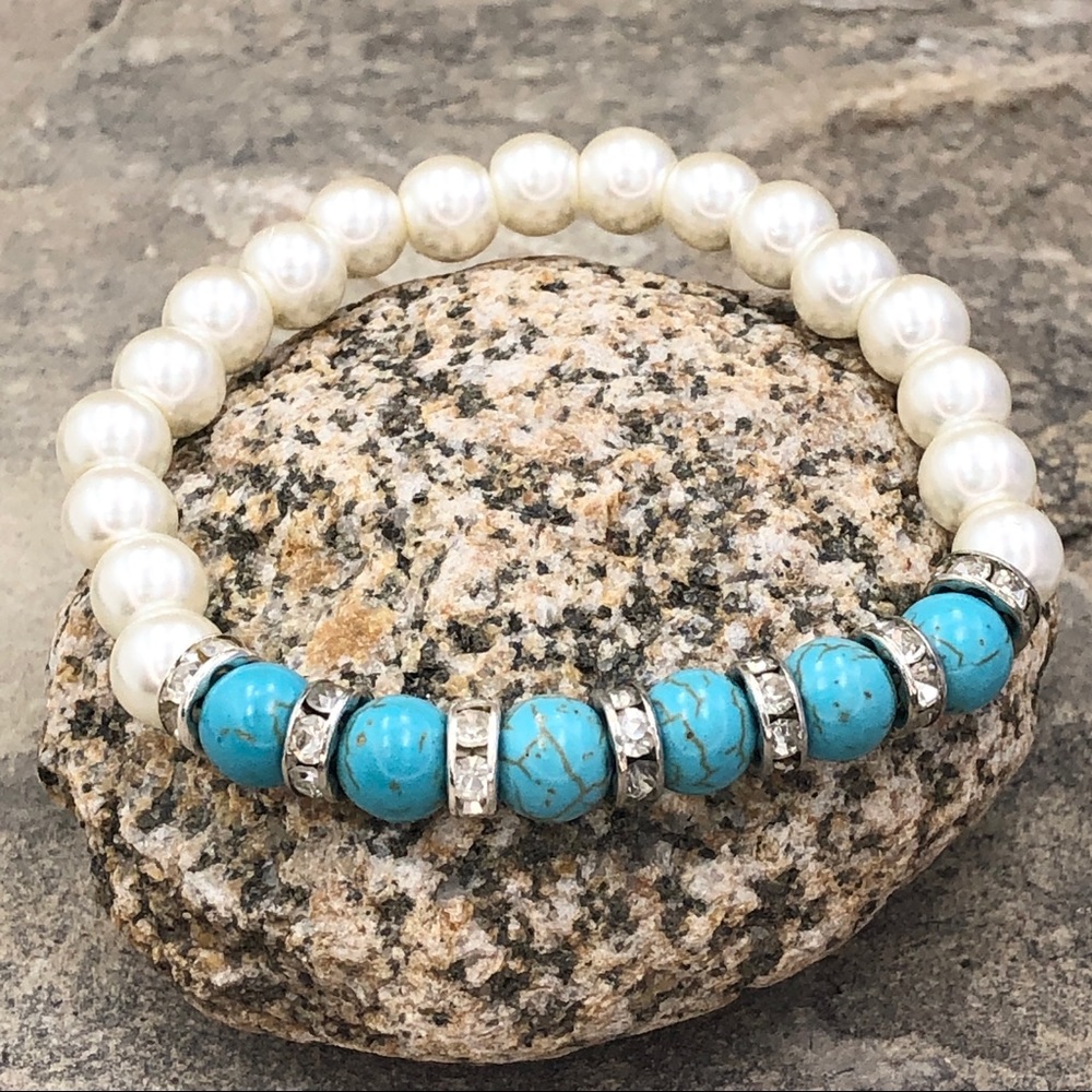🍀CLOSEOUT🍀Faux Pearl Turquoise Stretch Bracelet - Picture 2 of 4